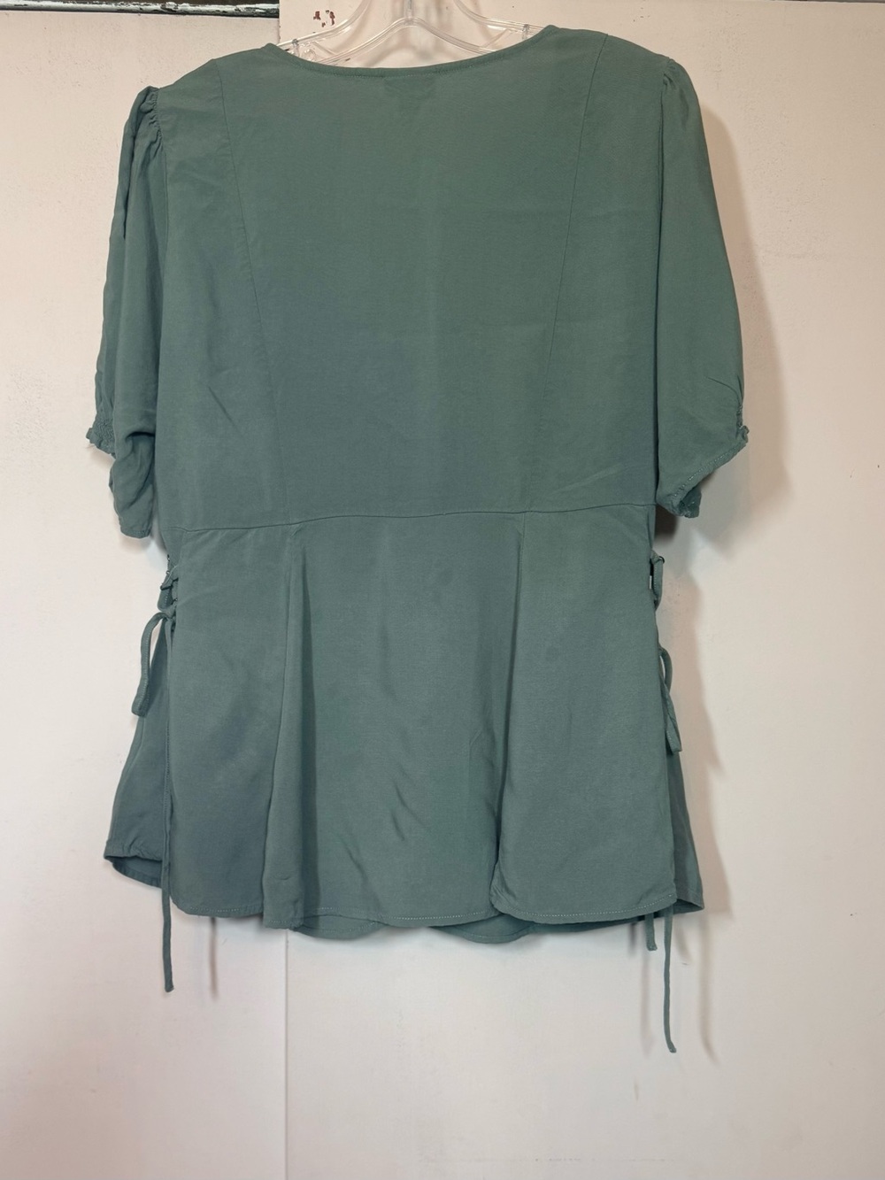 torrid Sage Green Button-Front V-Neck Blouse - Picture 2 of 5
